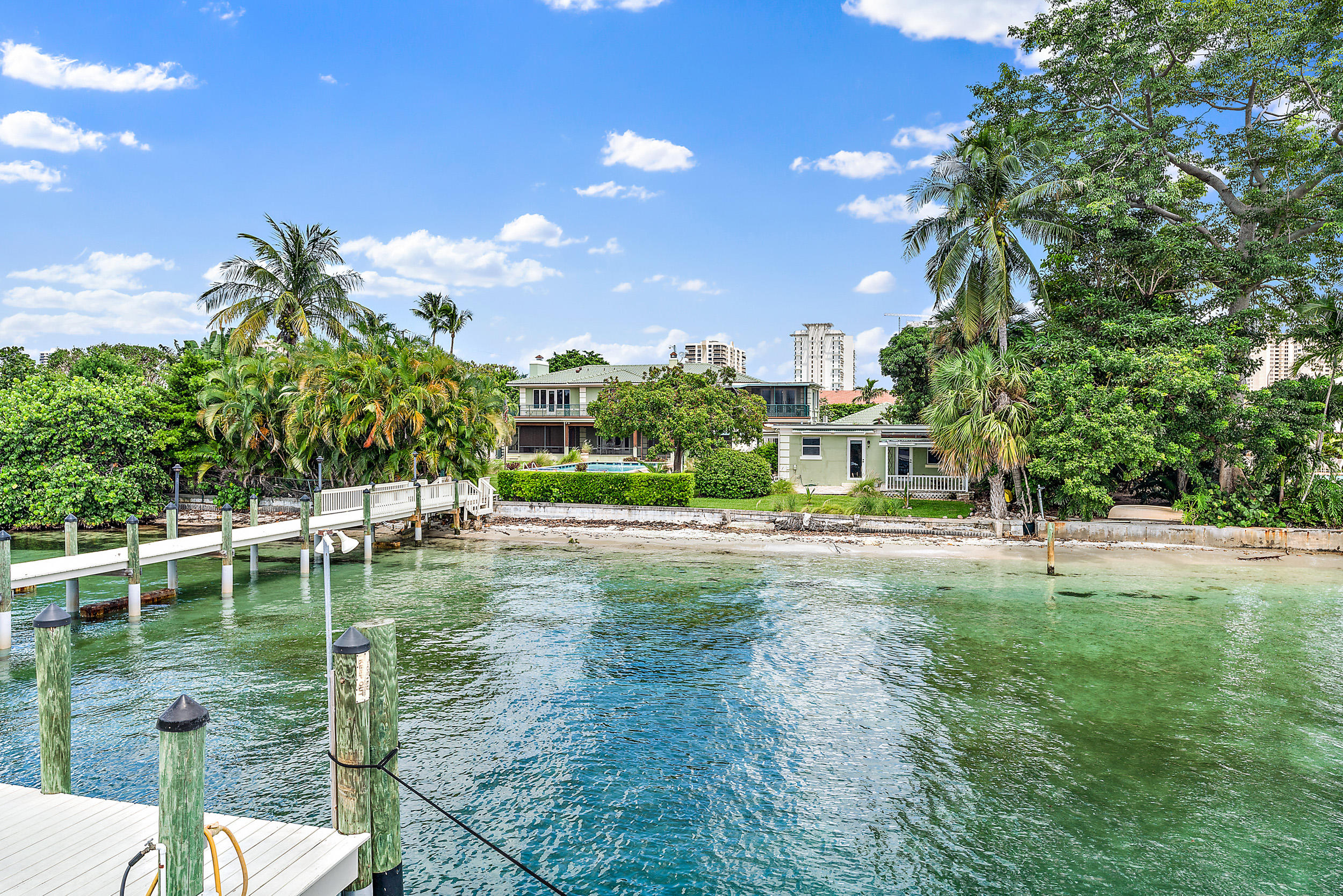 YACHT HARBOR EST - Residential