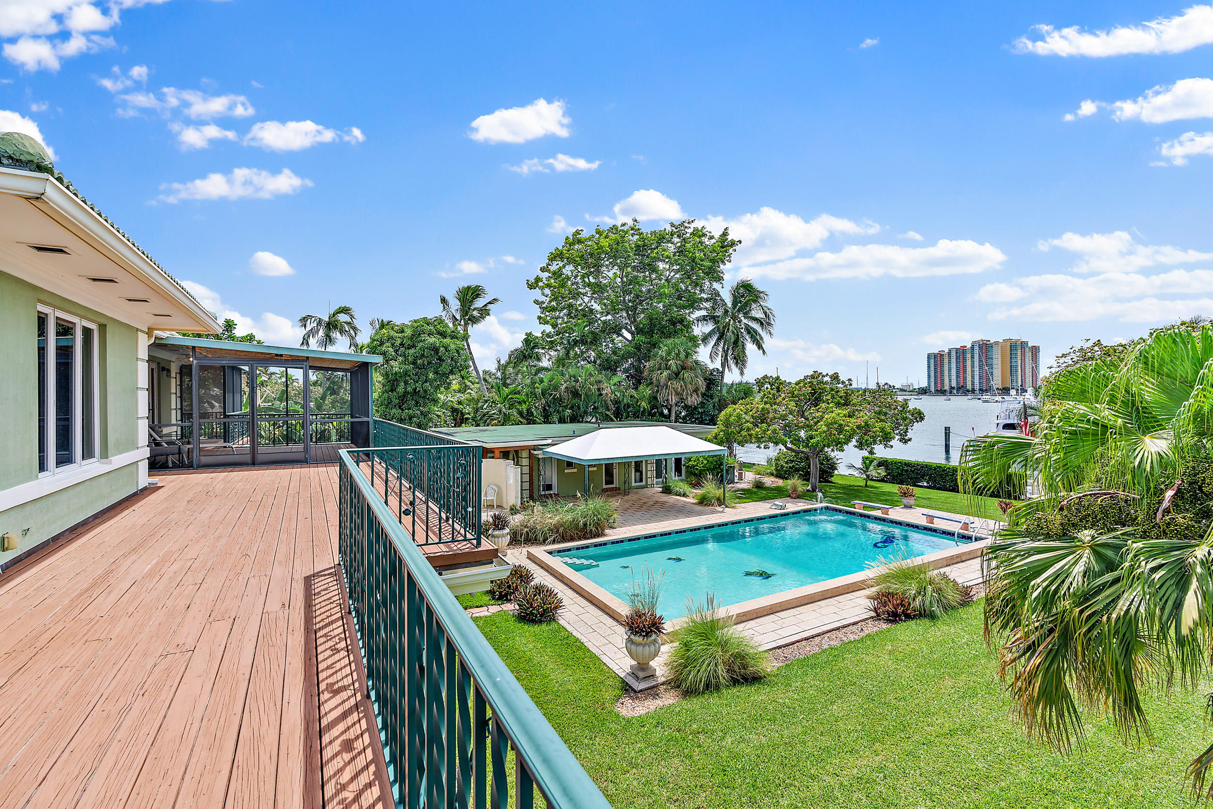 YACHT HARBOR EST - Residential