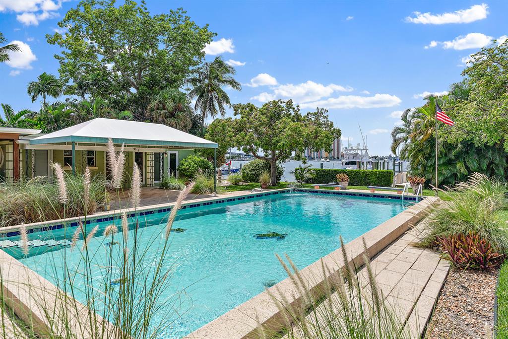 YACHT HARBOR EST - Residential