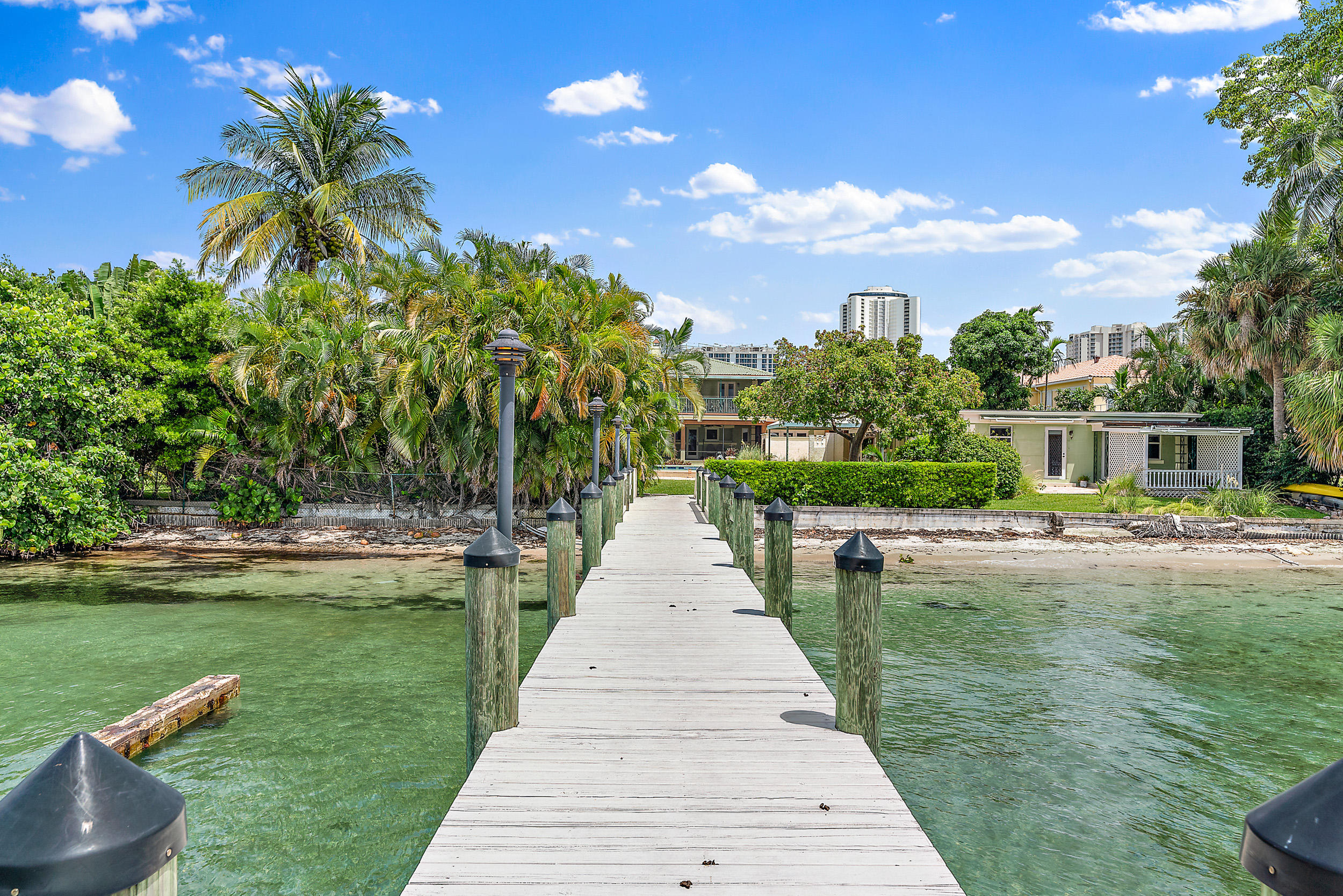 YACHT HARBOR EST - Residential