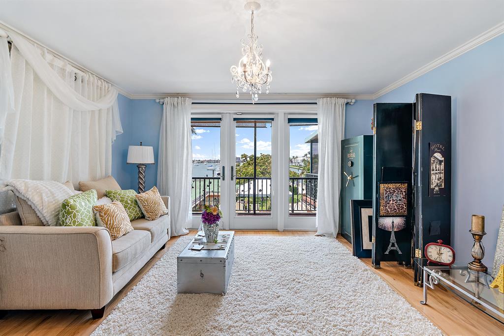 YACHT HARBOR EST - Residential