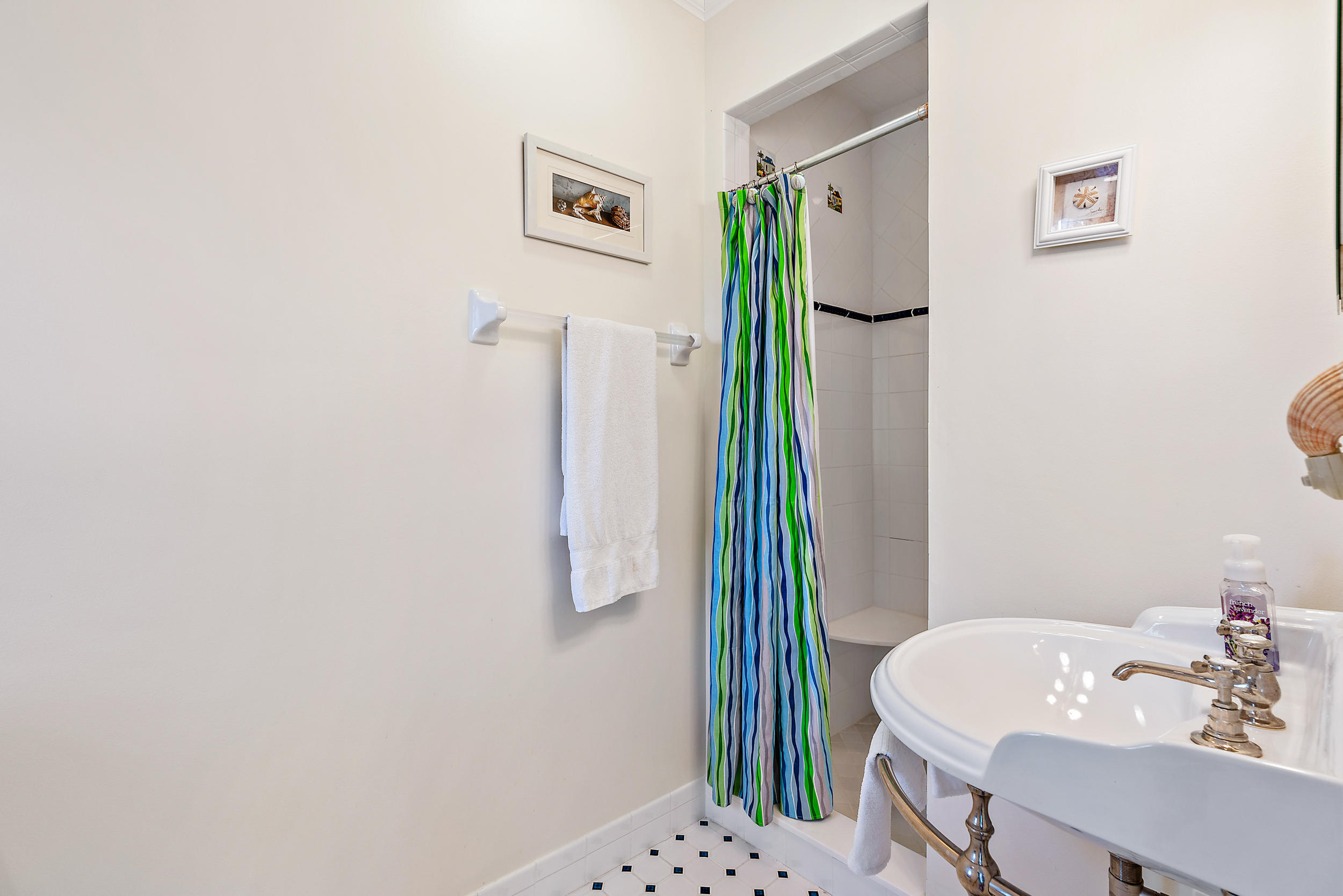 YACHT HARBOR EST - Residential