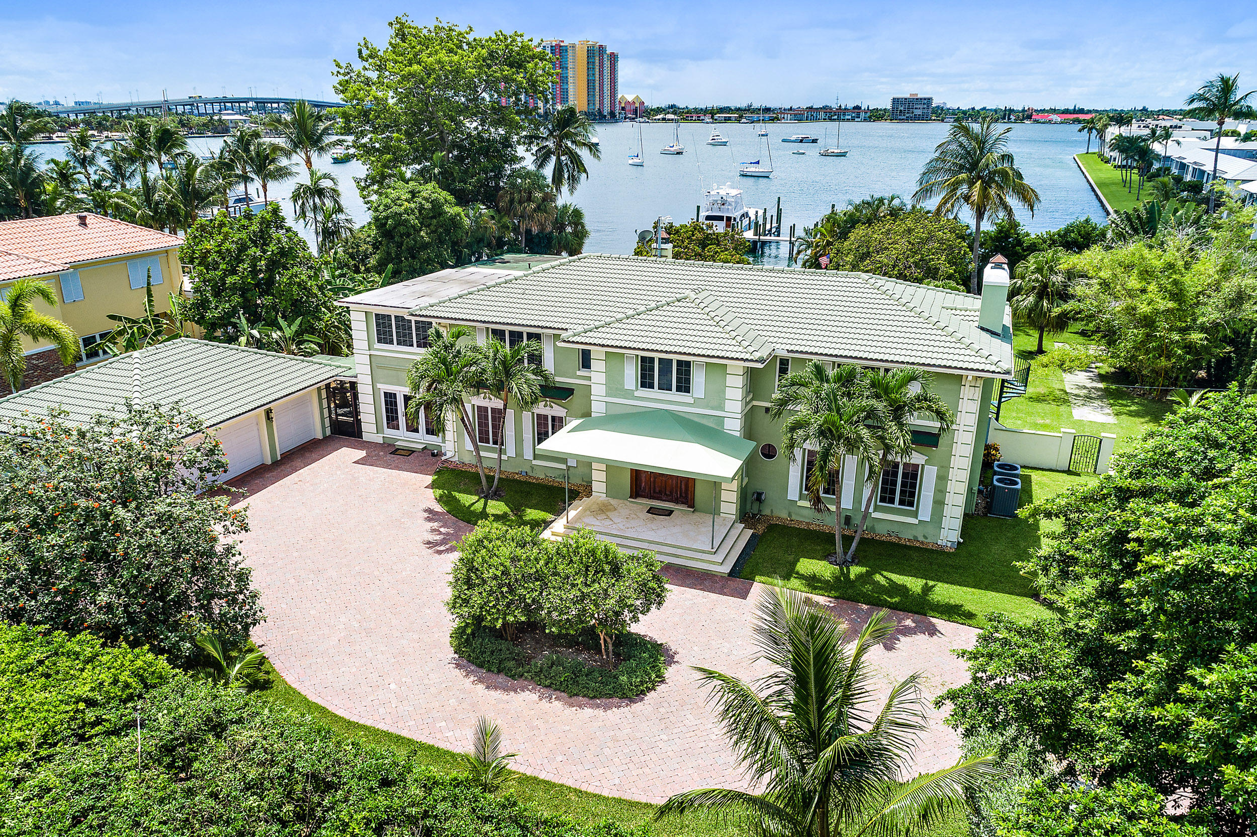 YACHT HARBOR EST - Residential