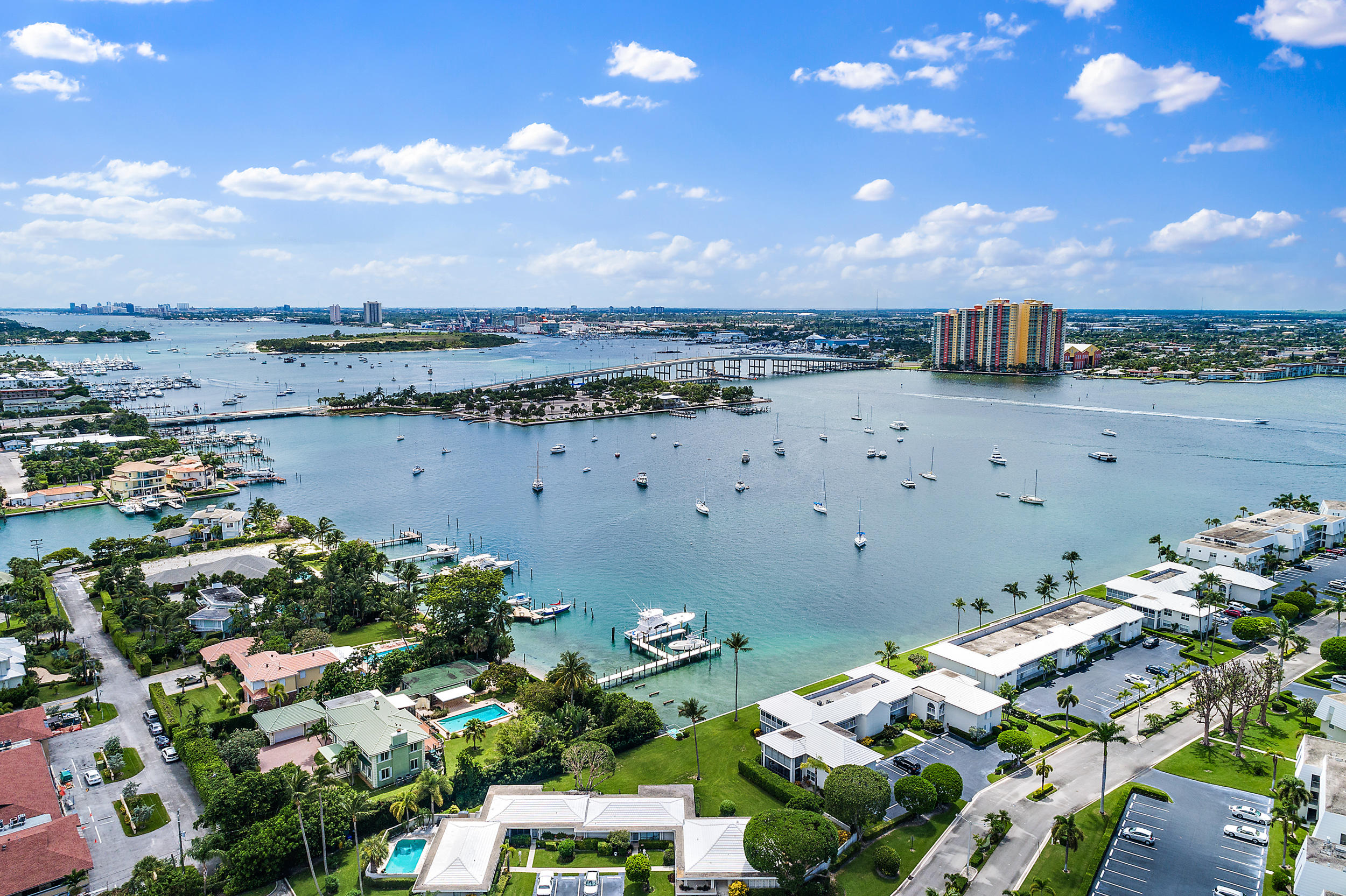 YACHT HARBOR EST - Residential