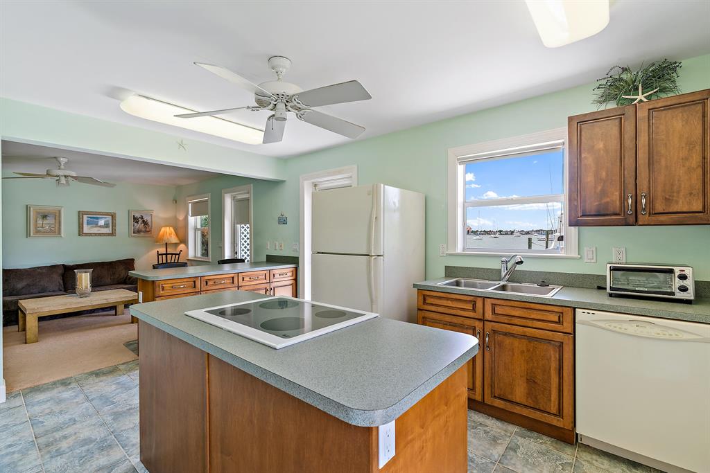 YACHT HARBOR EST - Residential