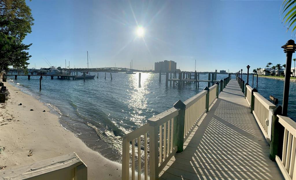 YACHT HARBOR EST - Residential