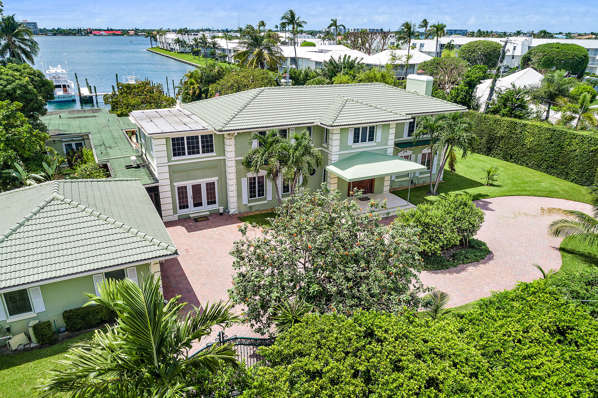 YACHT HARBOR EST - Residential