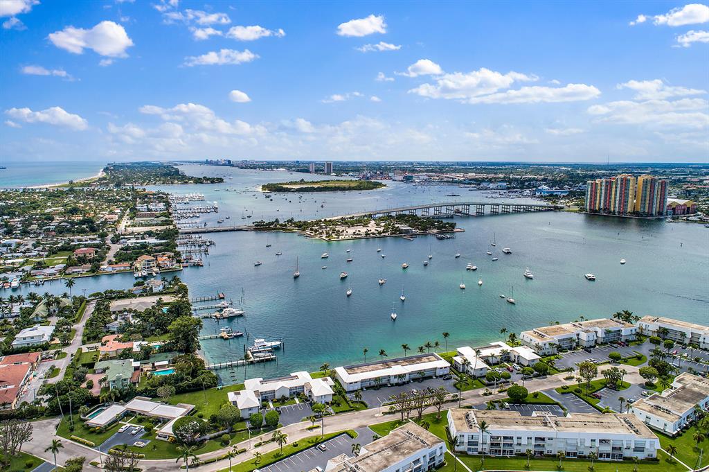 YACHT HARBOR EST - Residential