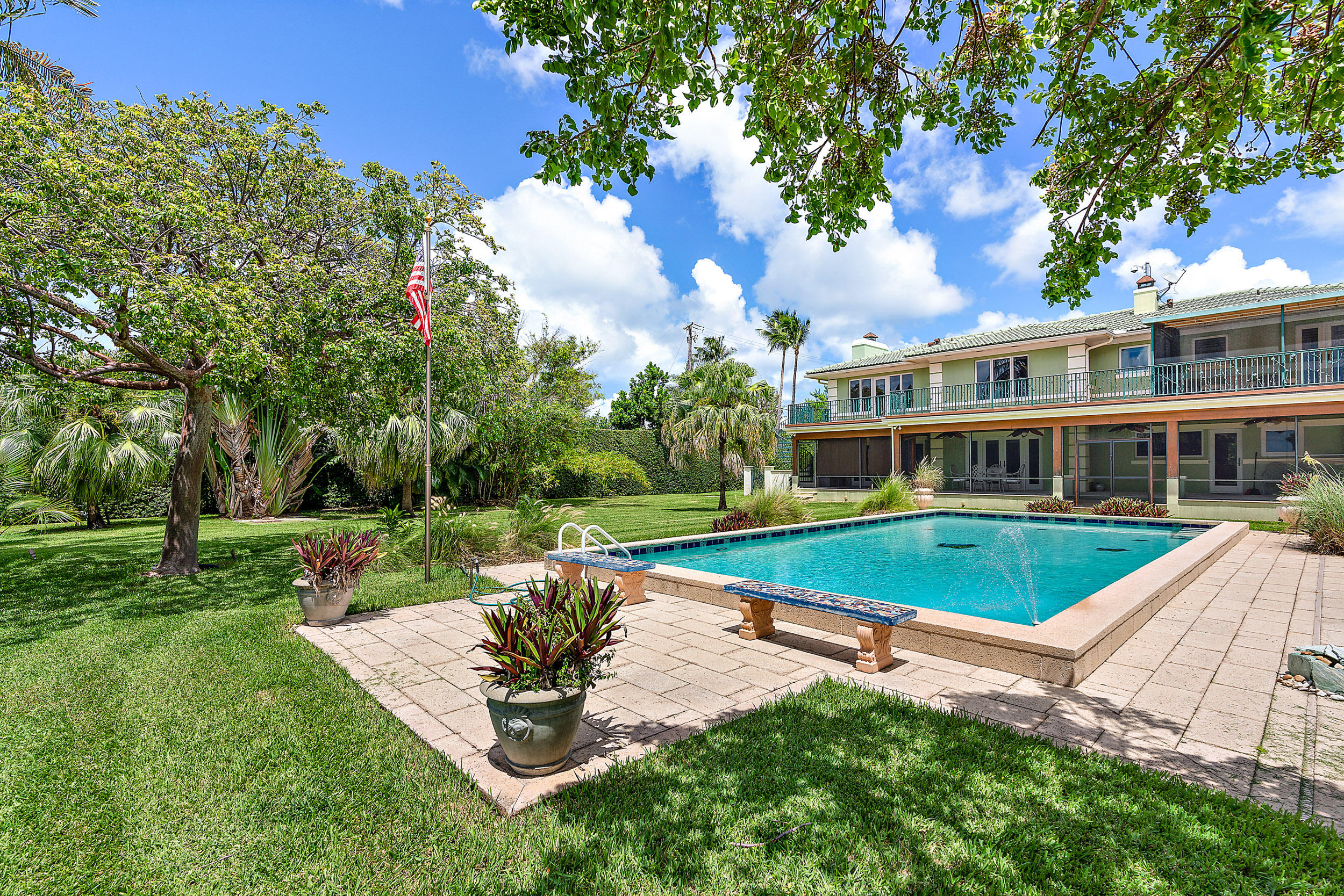 YACHT HARBOR EST - Residential