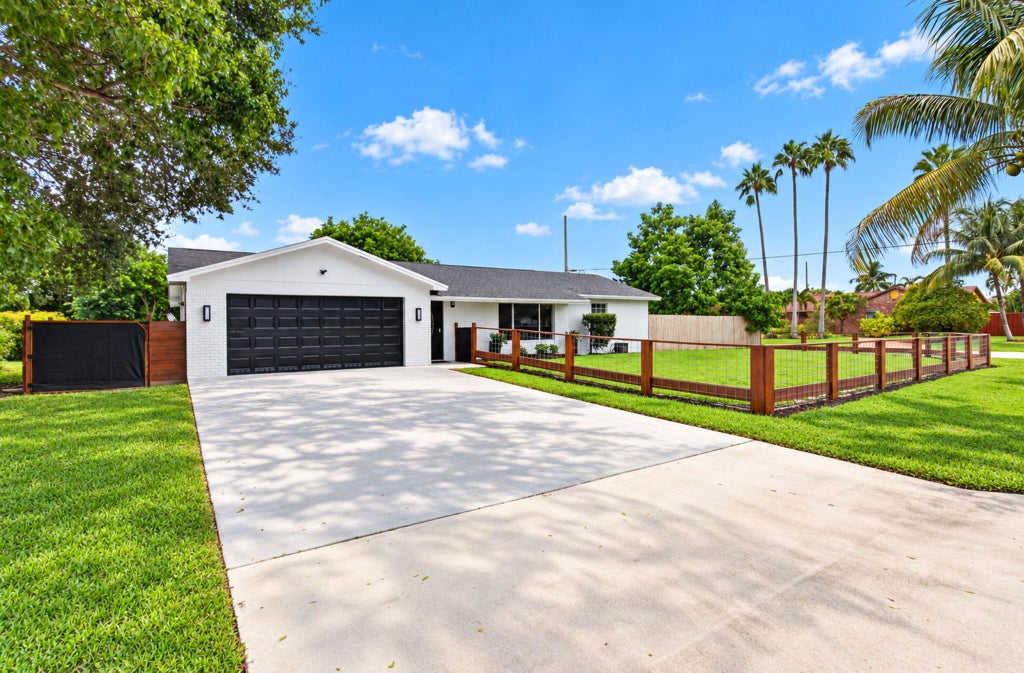 Photo of 3120 MARINER Way, Lake Worth, FL 33462 (MLS # B26082507)