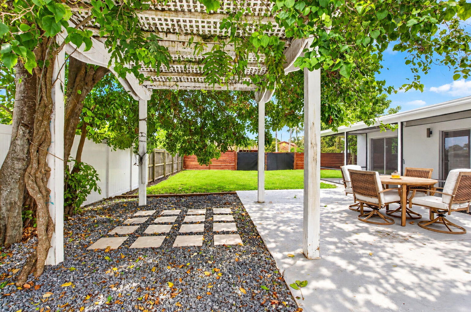 3120 MARINER Way, Lake Worth, FL, 33462/$550,000 4 3120 MARINER Way