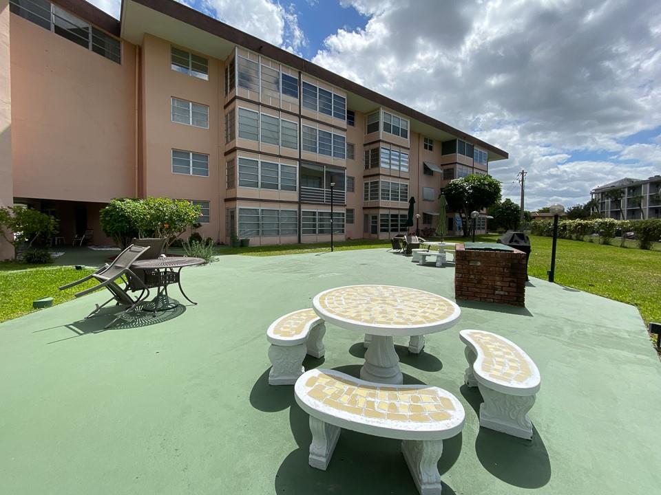 Lauderdale Oaks 6 Condo - Residential