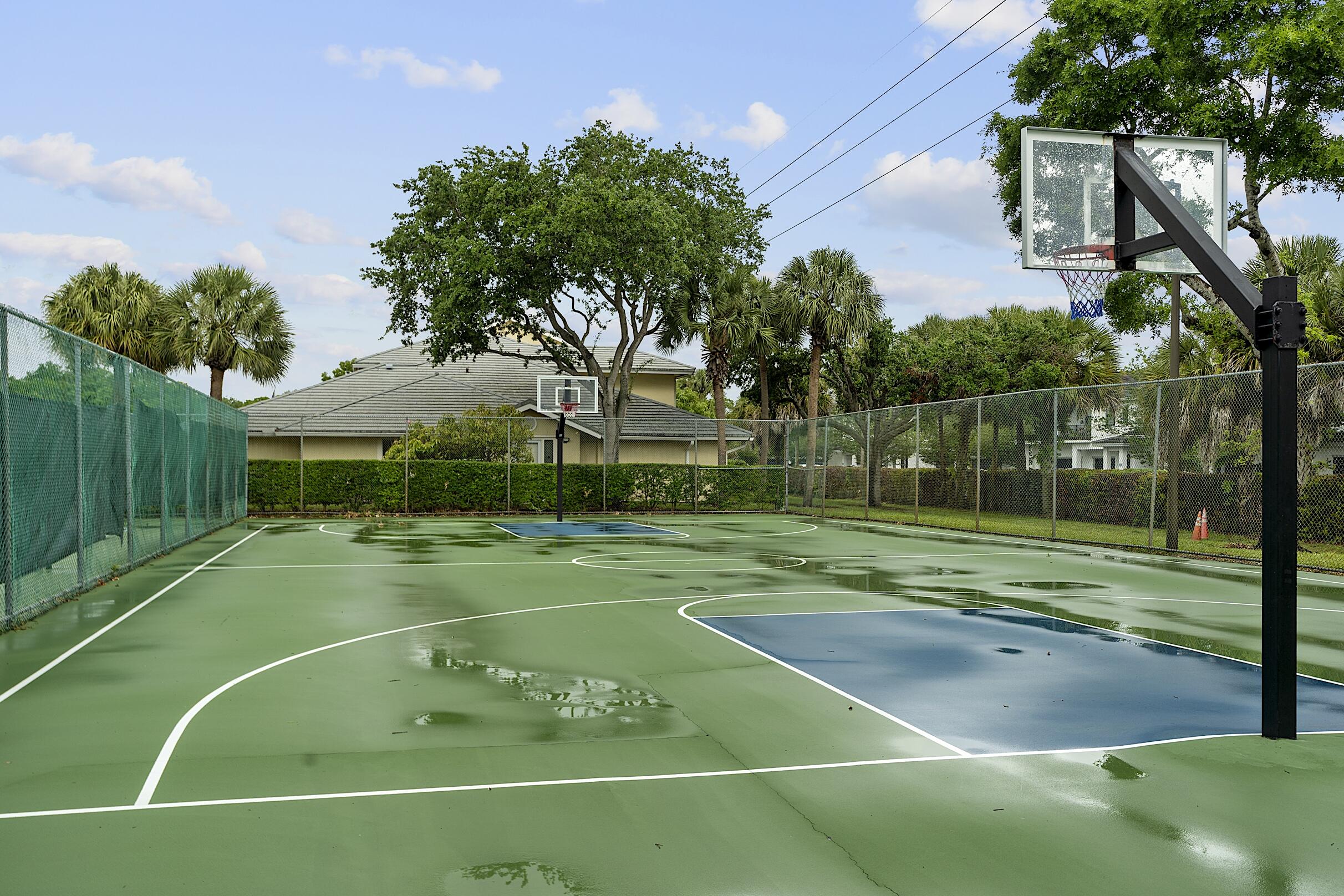 WESTWOOD LAKES 4 WESTWOOD GARDENS - Residential