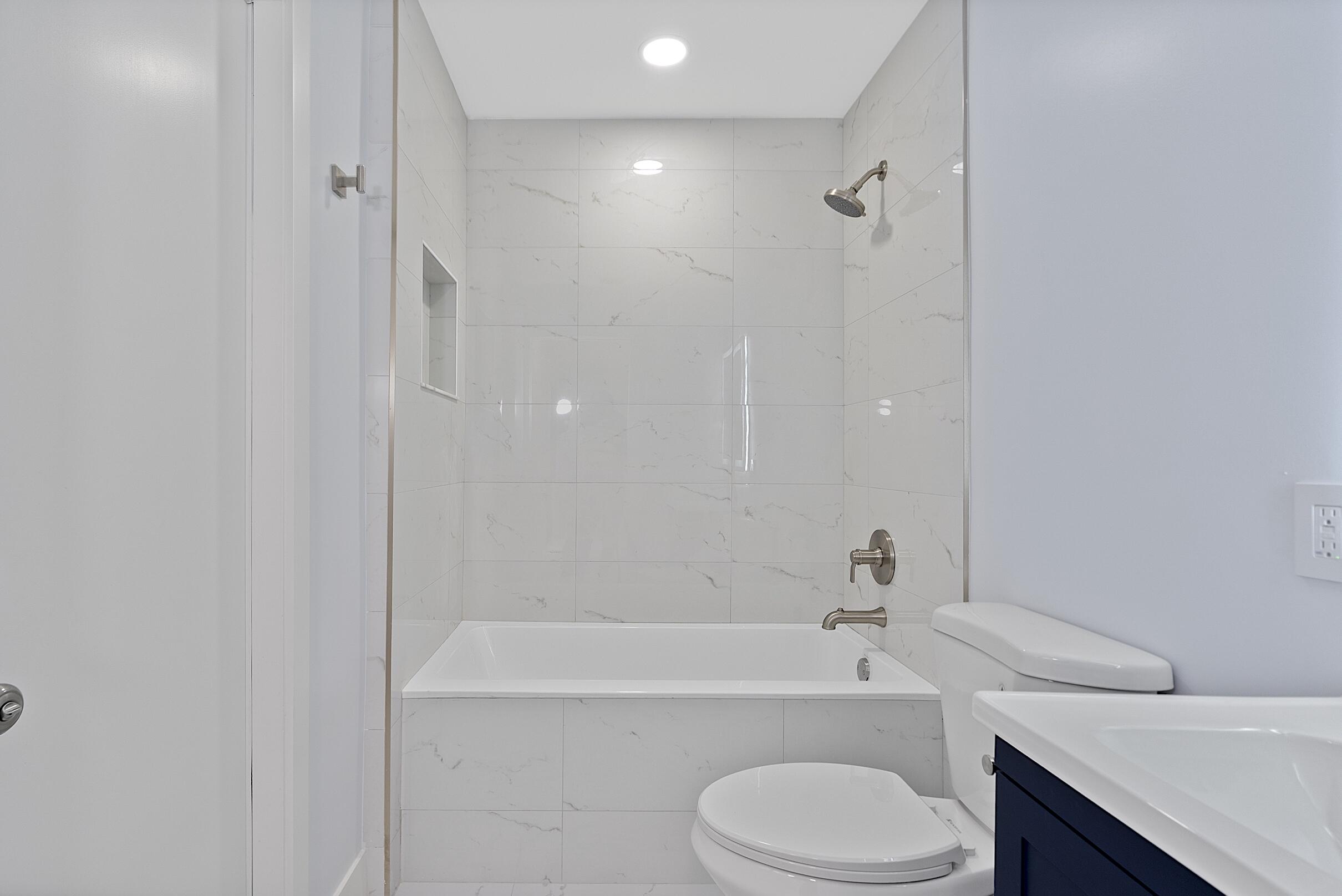 WESTWOOD LAKES 4 WESTWOOD GARDENS - Residential