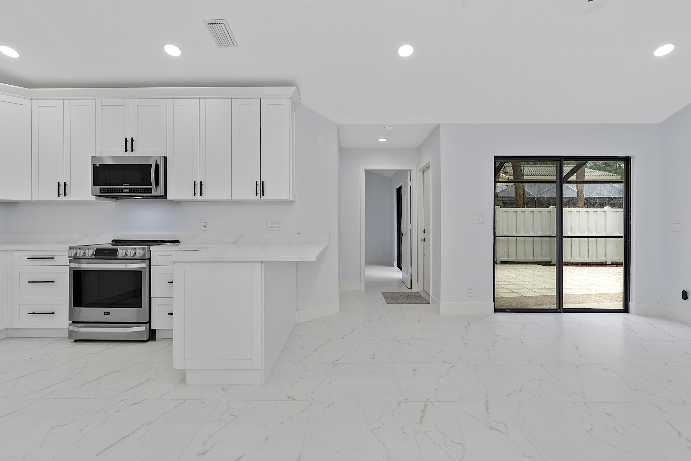 WESTWOOD LAKES 4 WESTWOOD GARDENS - Residential