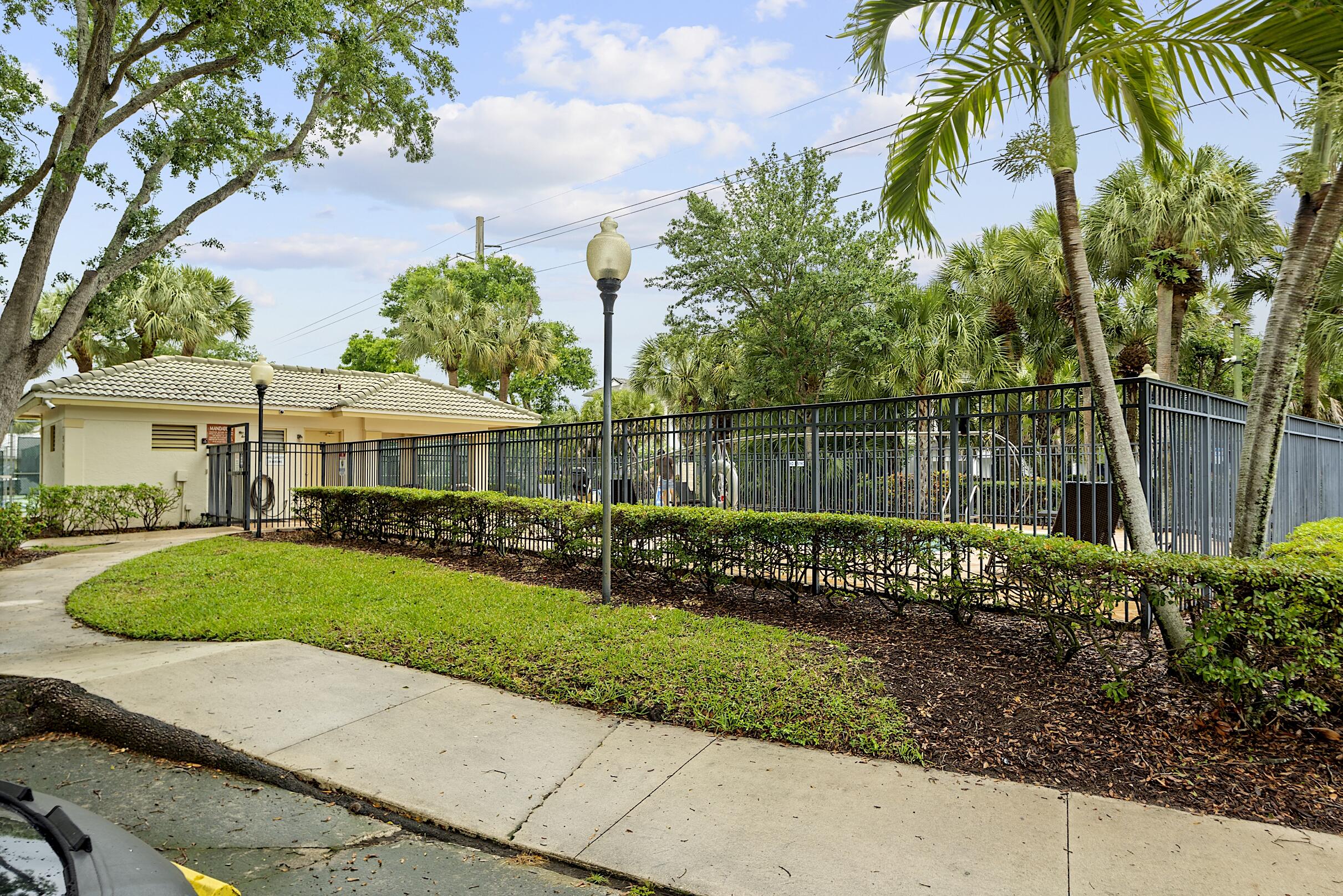 WESTWOOD LAKES 4 WESTWOOD GARDENS - Residential