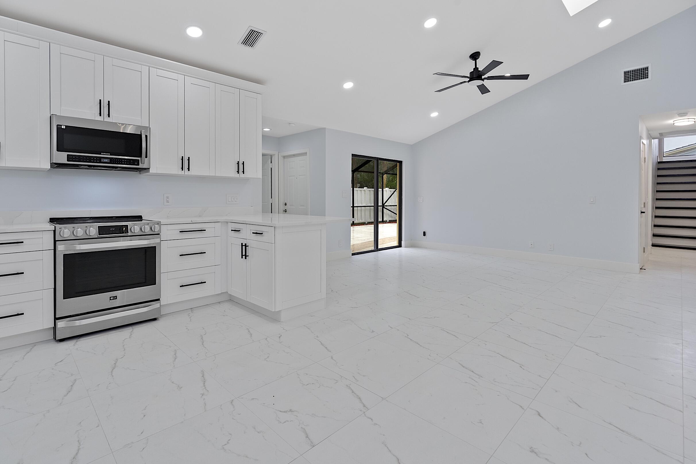 WESTWOOD LAKES 4 WESTWOOD GARDENS - Residential