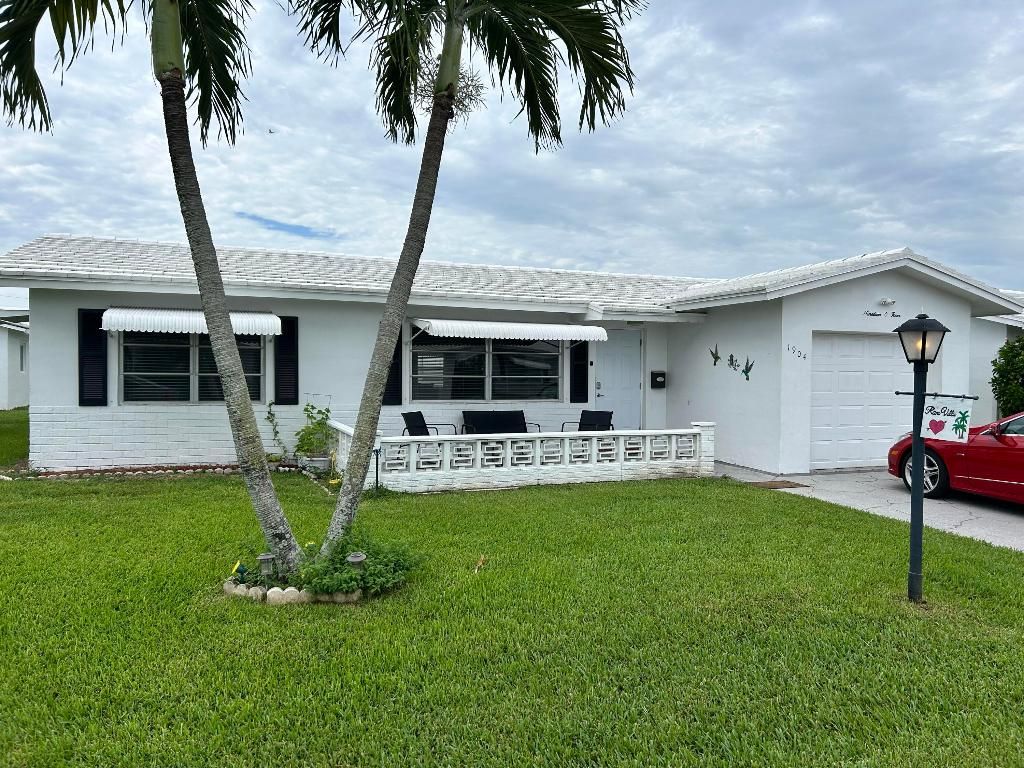 Photo of 1904 SW 13th Way, Boynton Beach, FL 33426 (MLS # R11118923)