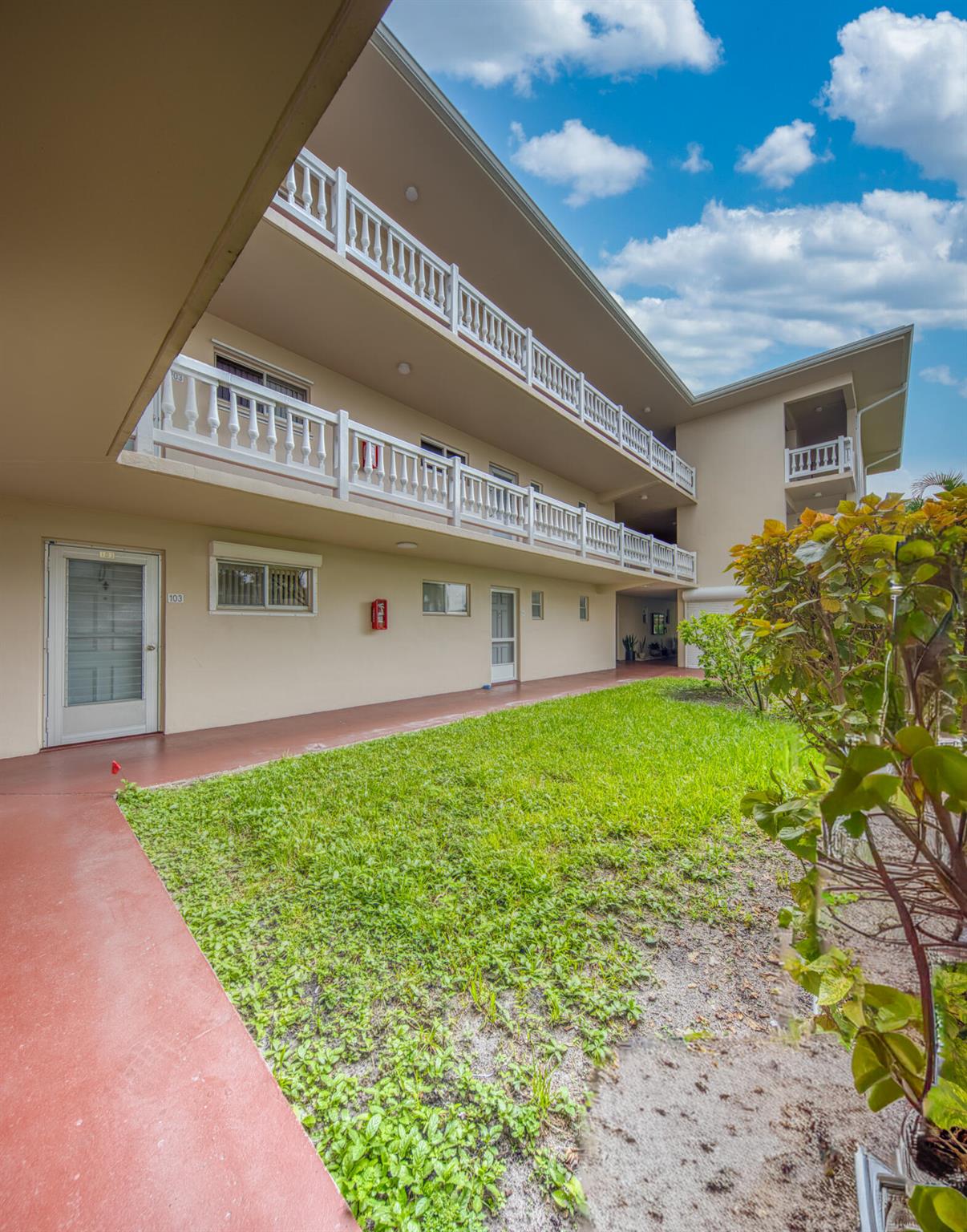 Lake Clarke Gardens Condo - Residential