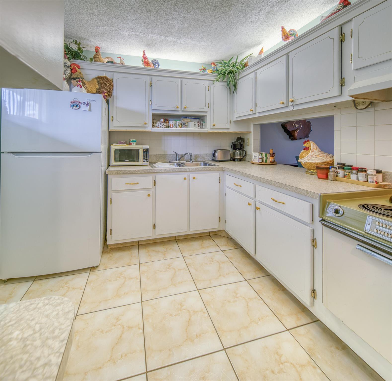 View photos, virtual tours, details... 2811 Garden Drive S 104