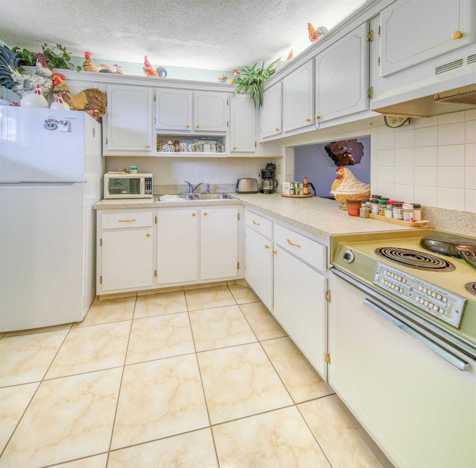 Lake Clarke Gardens Condo - Residential