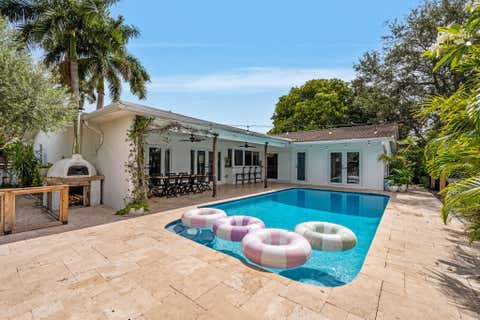 Tiny photo for 6040 SW 14th Street, Plantation, FL 33317 (MLS # B26036511)