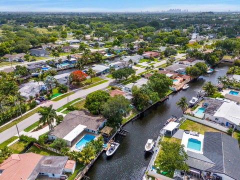 Tiny photo for 6040 SW 14th Street, Plantation, FL 33317 (MLS # B26036511)