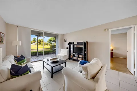 2601 S Course Dr Unit 108, Pompano Beach, FL MLS: F10499579