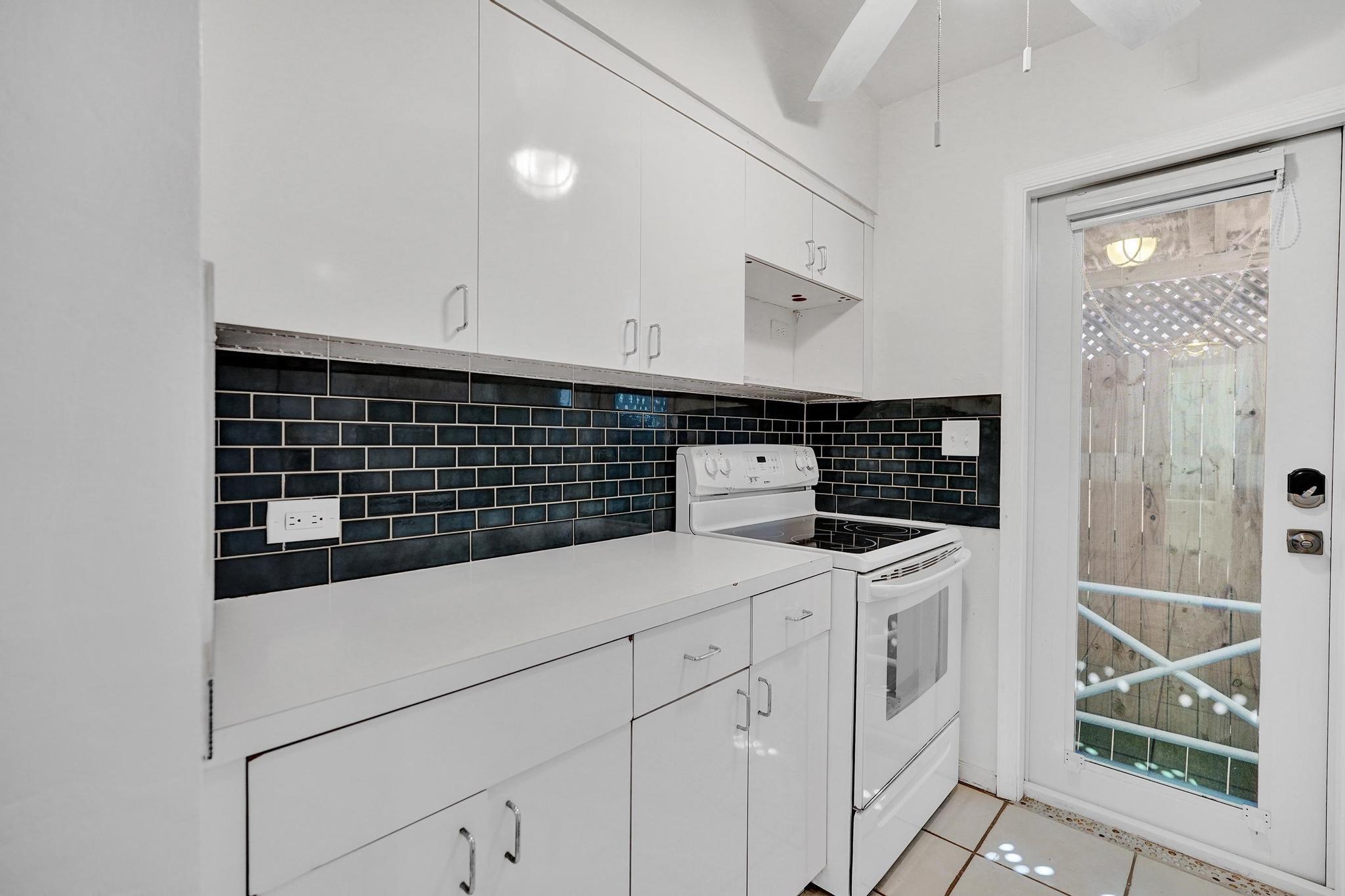 HOLLYWOOD BEACH - Residential Lease