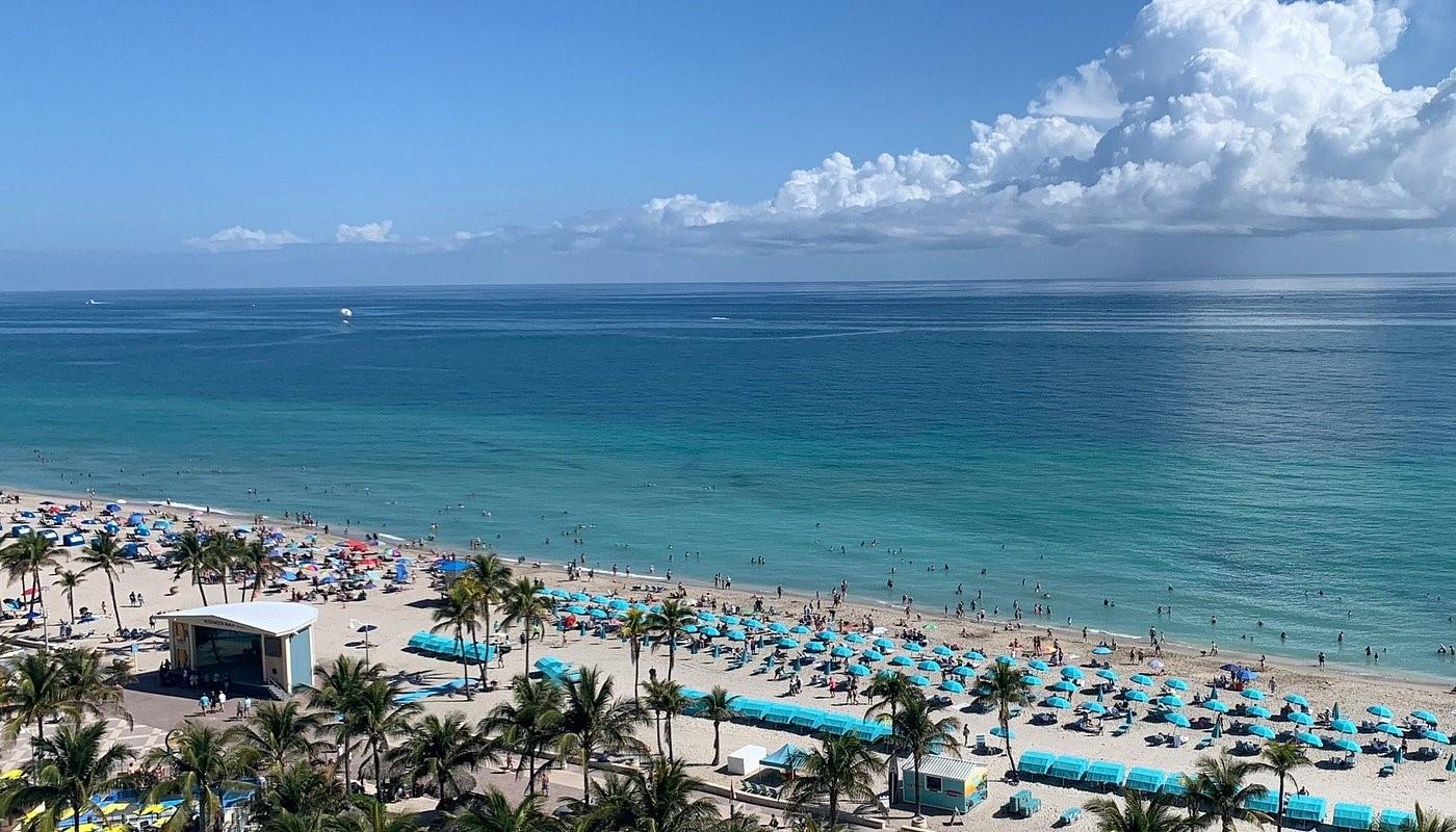 HOLLYWOOD BEACH - Residential Lease