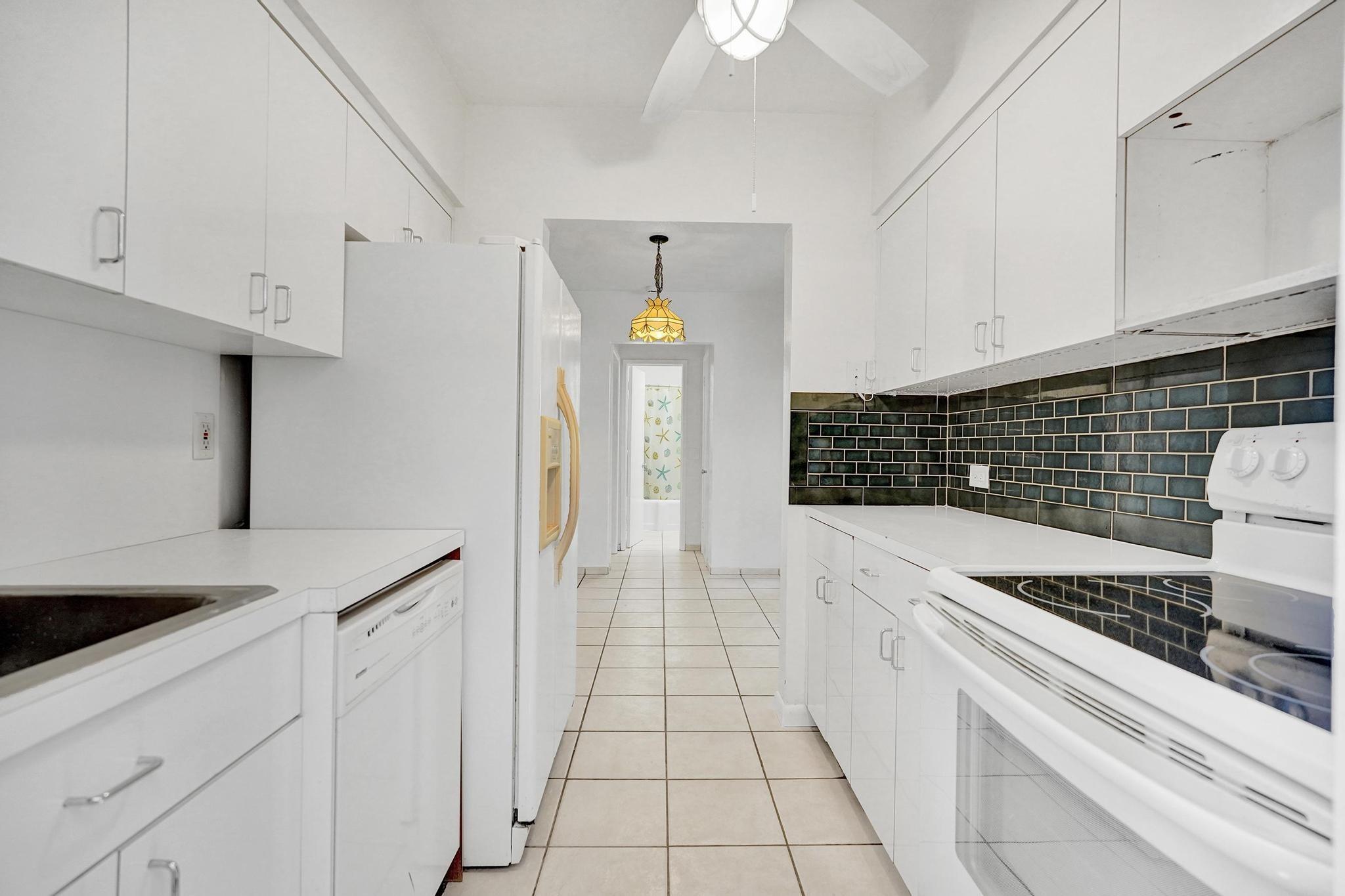 HOLLYWOOD BEACH - Residential Lease