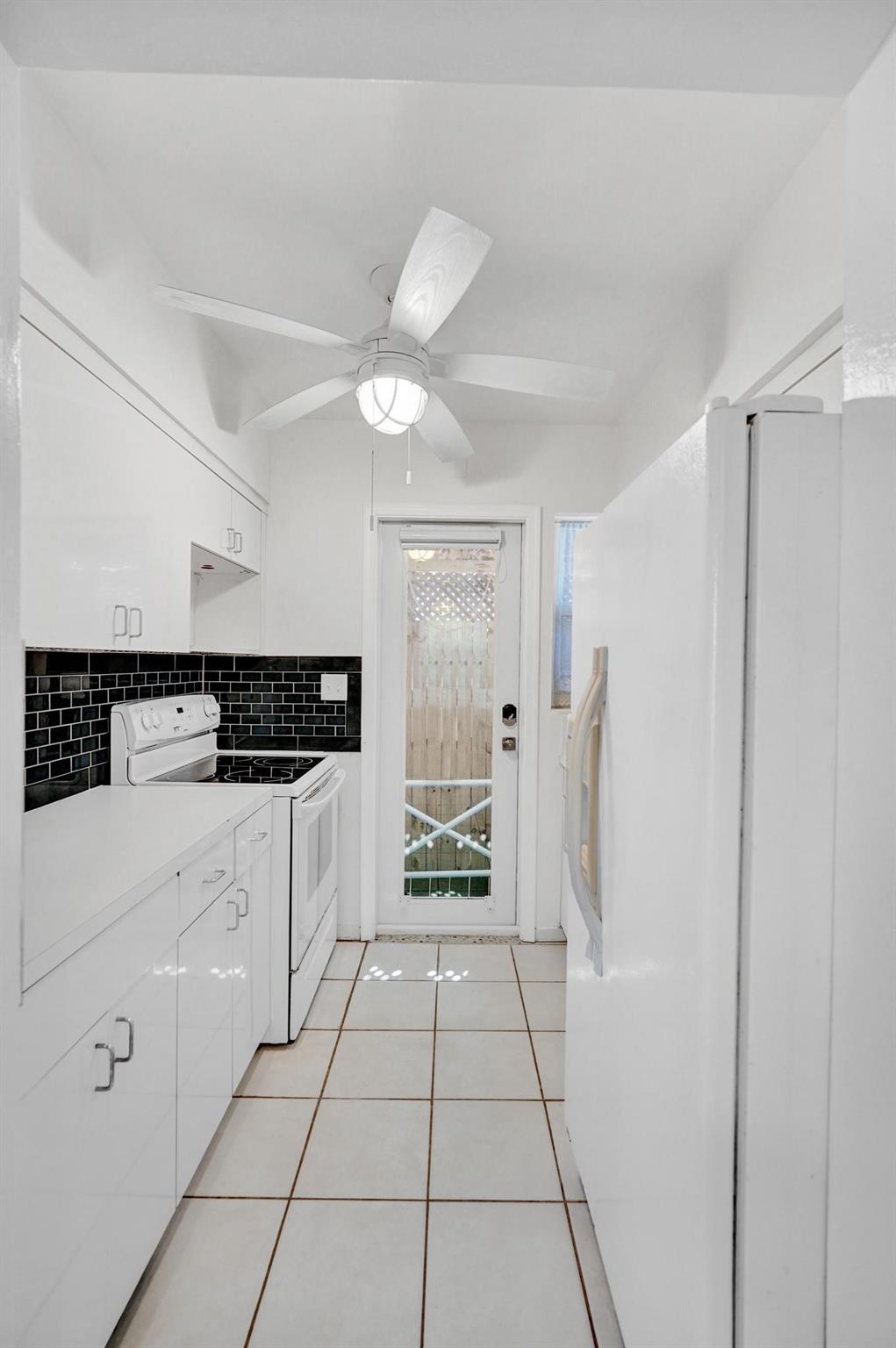 HOLLYWOOD BEACH - Residential Lease