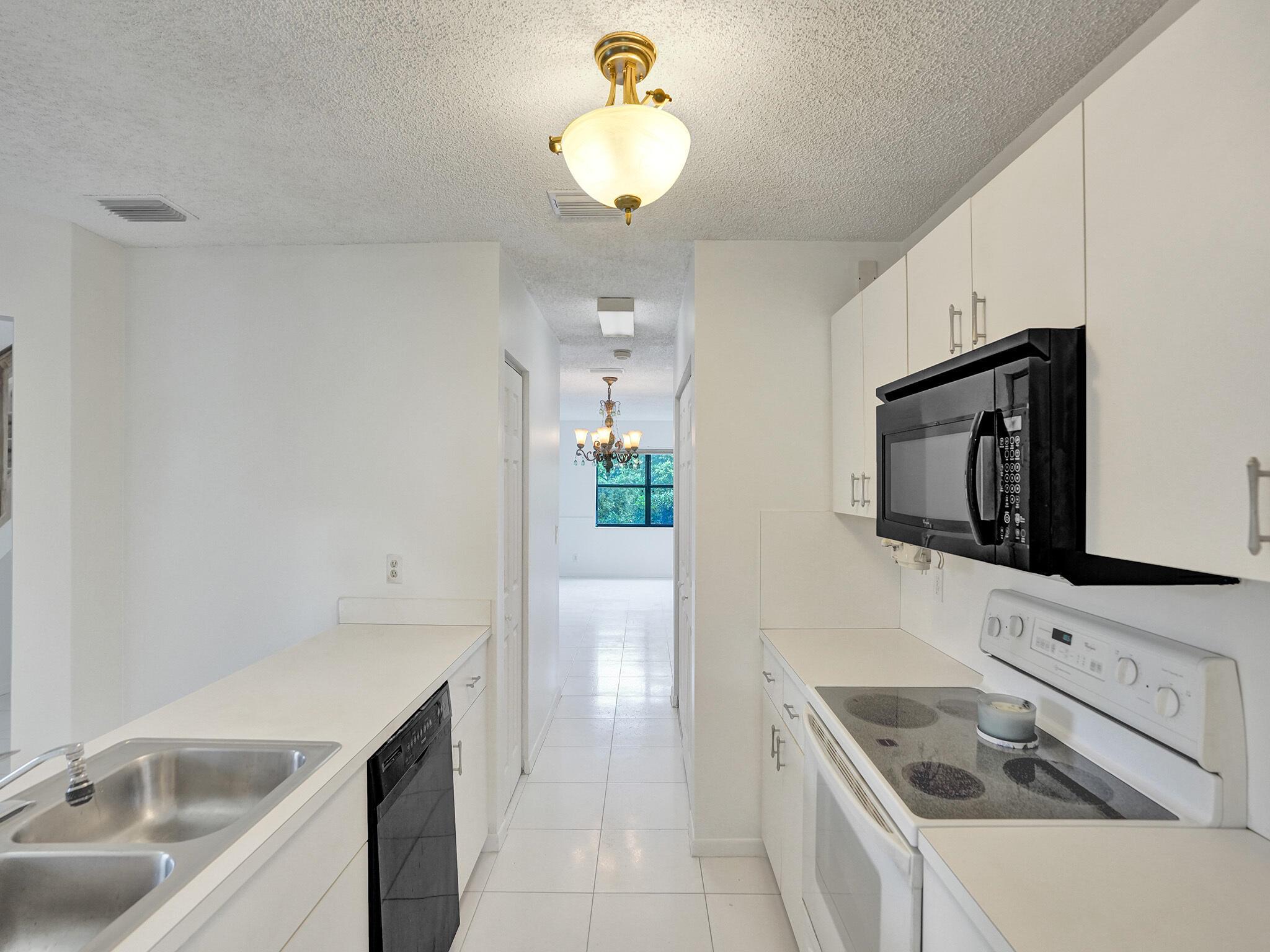 SAG HARBOR TRACE - Residential