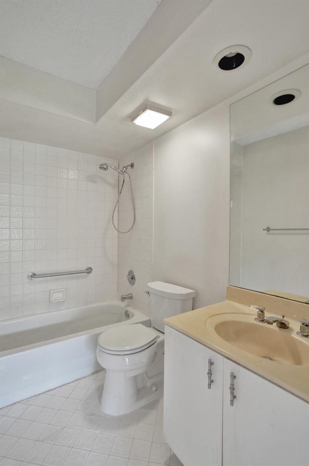 SAG HARBOR TRACE - Residential