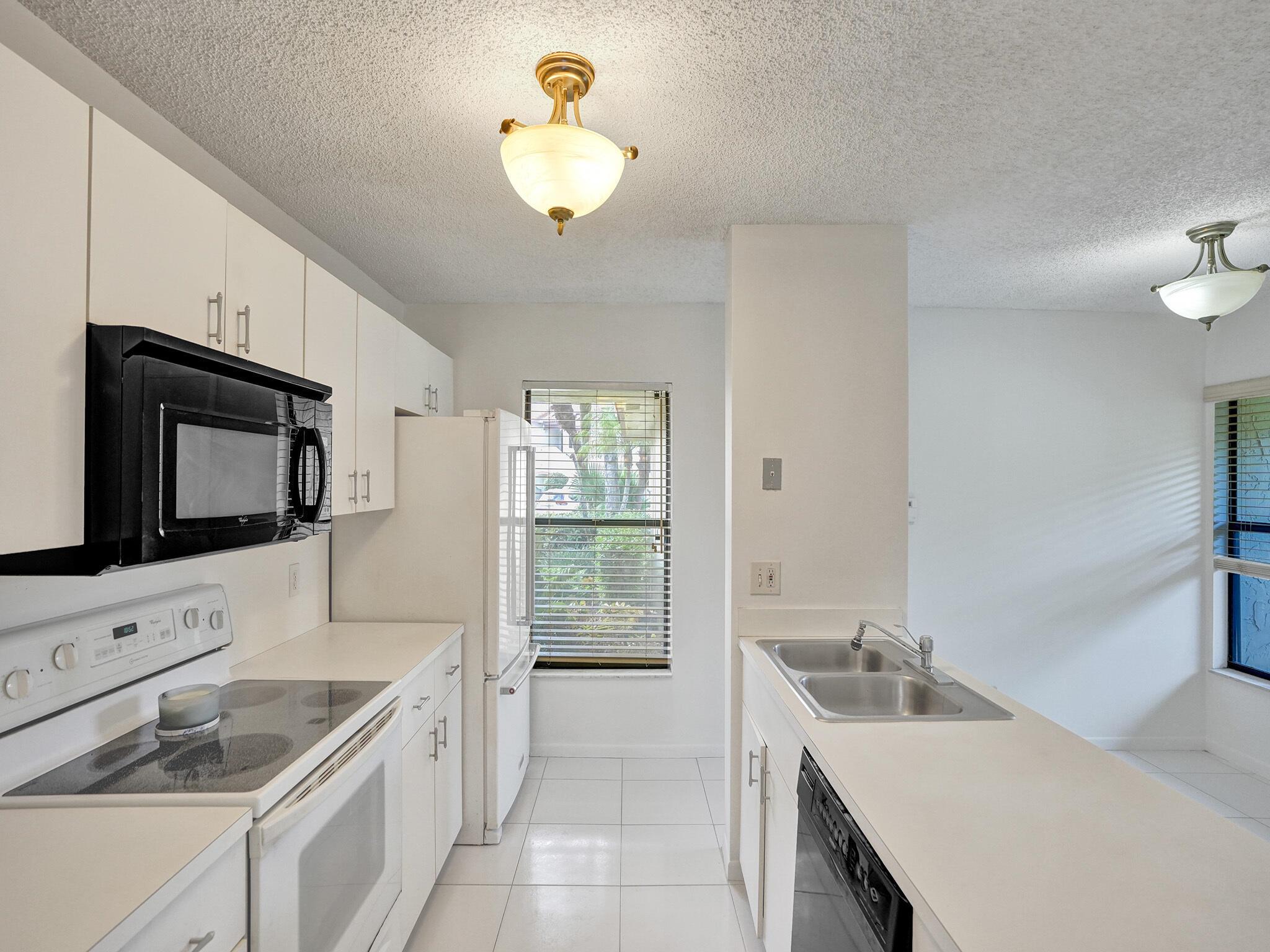 SAG HARBOR TRACE - Residential