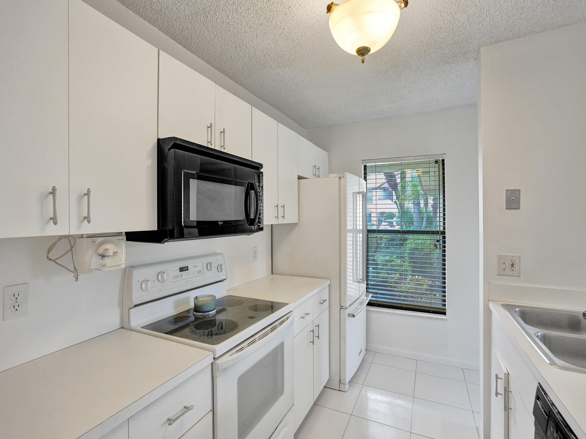 SAG HARBOR TRACE - Residential