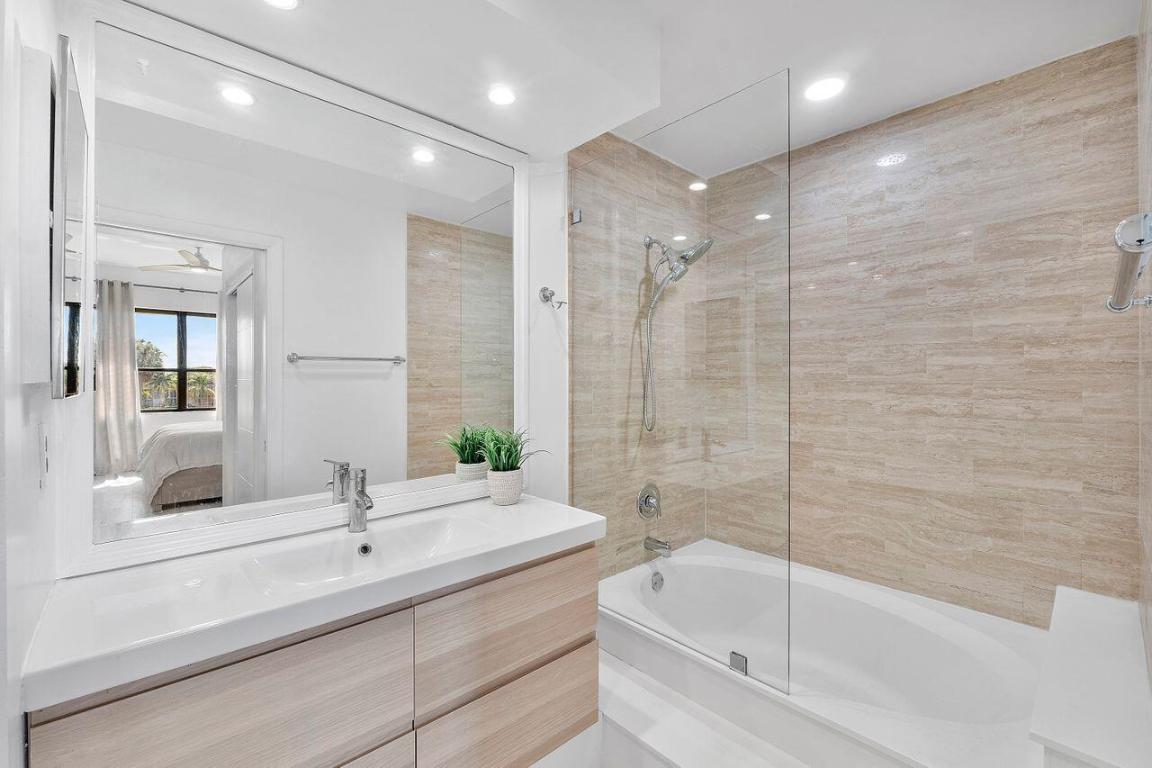 LA PAZ AT BOCA POINTE - Residential