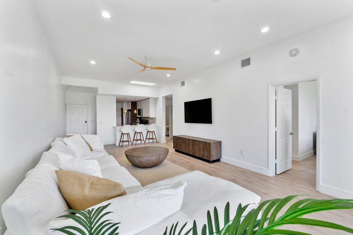 LA PAZ AT BOCA POINTE - Residential