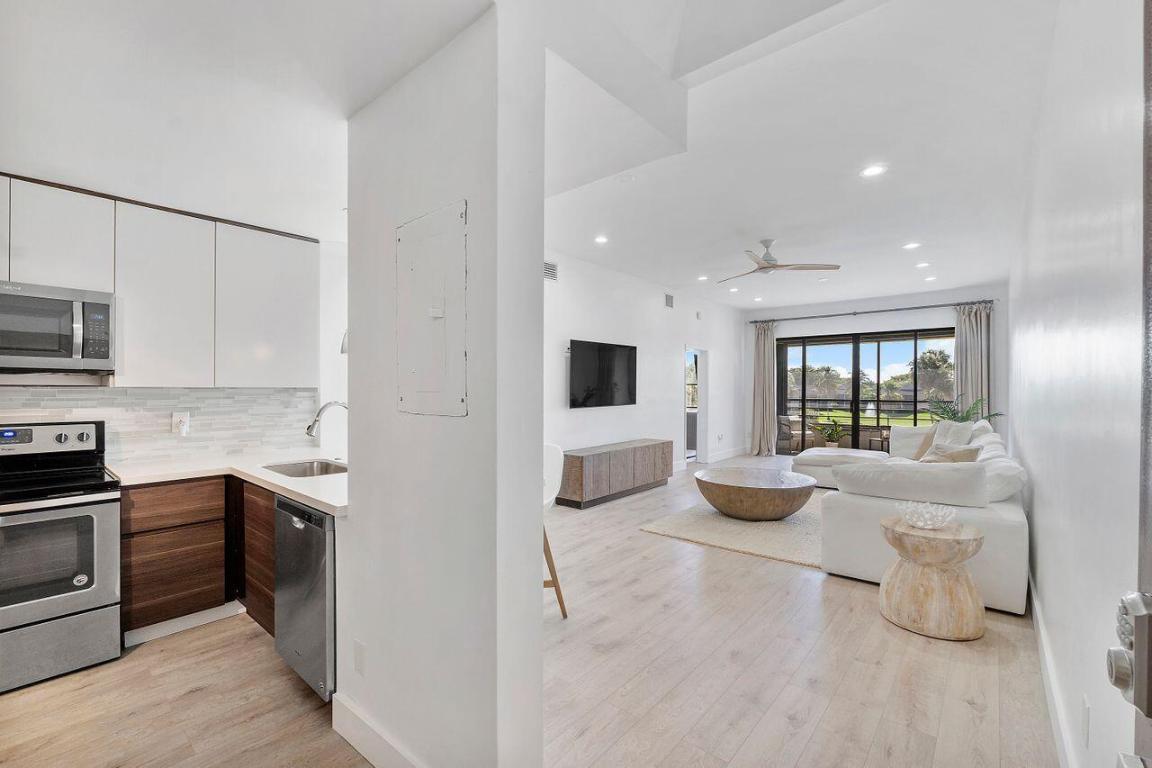 LA PAZ AT BOCA POINTE - Residential