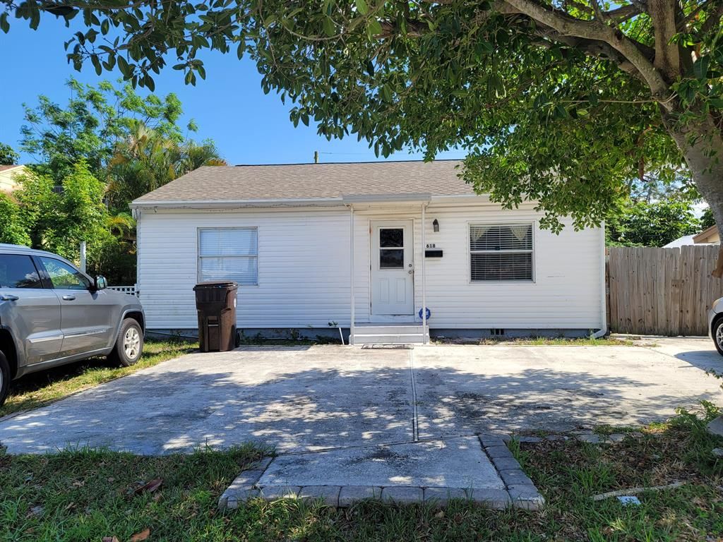 Photo of 618 Hunter Street, West Palm Beach, FL 33405 (MLS # R10737738)