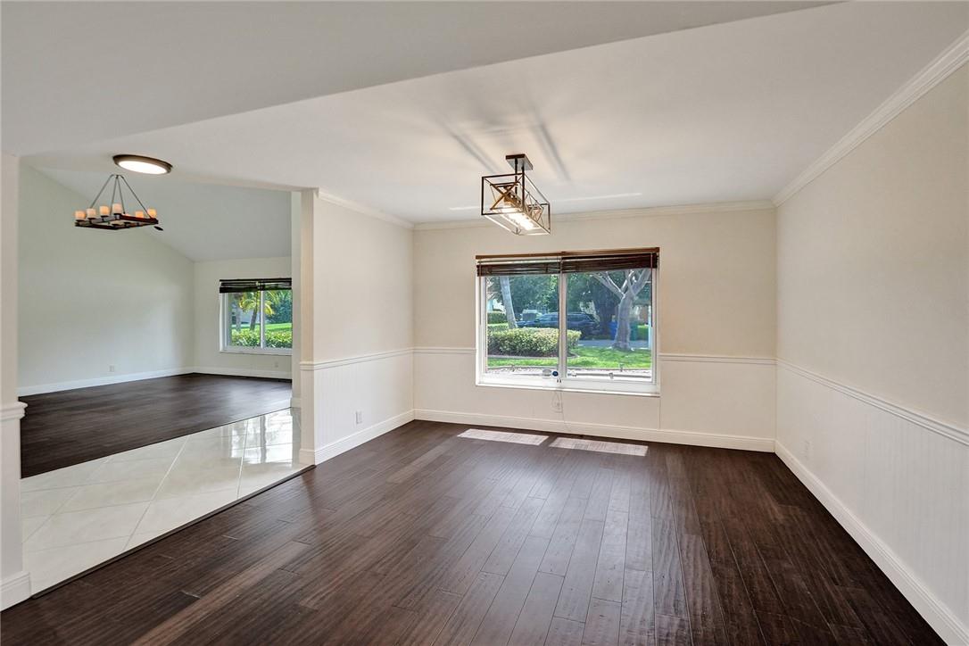 Oak Wood 80-39 B - Residential