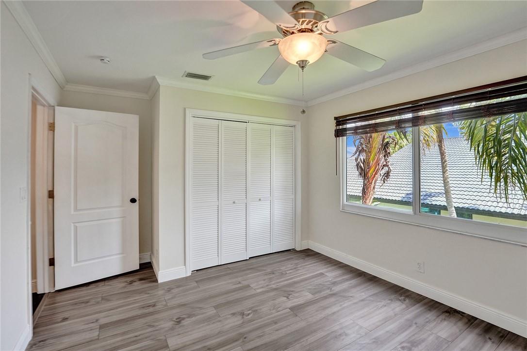 Oak Wood 80-39 B - Residential