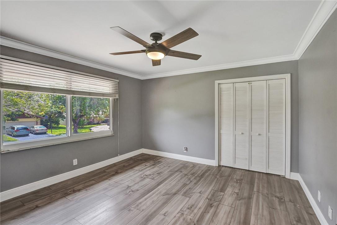 Oak Wood 80-39 B - Residential