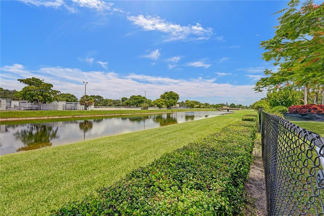 Oak Wood 80-39 B - Residential
