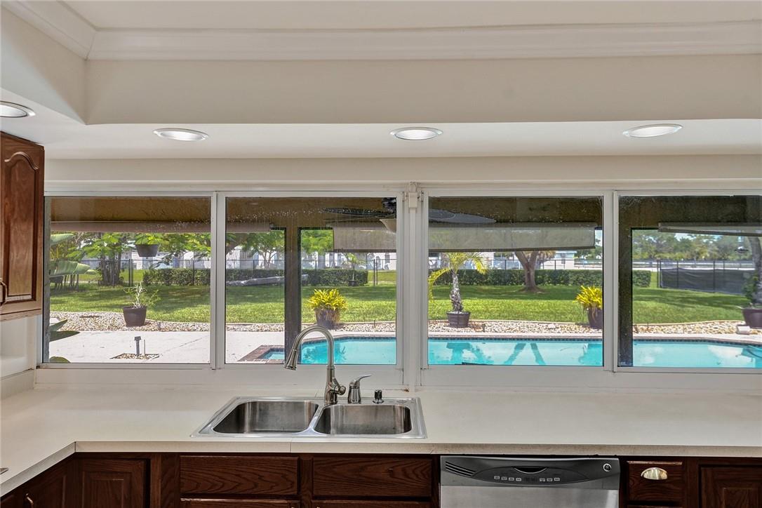 Oak Wood 80-39 B - Residential