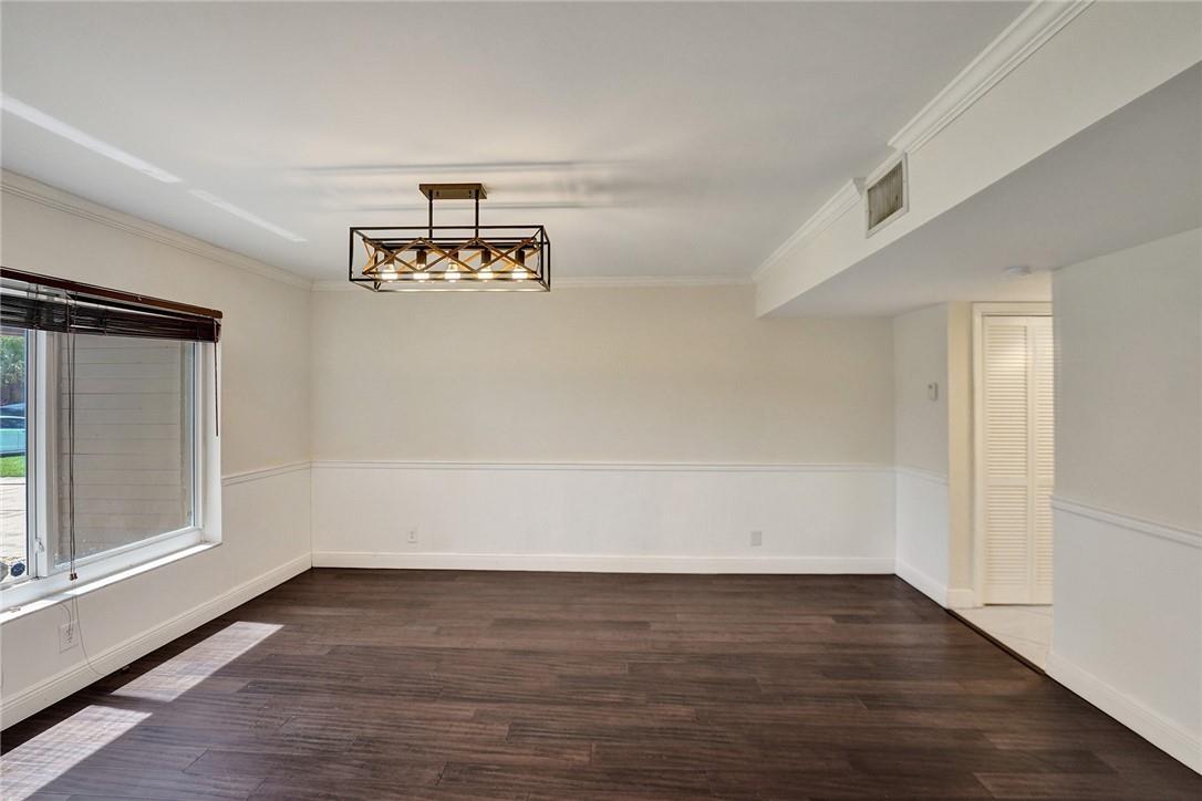 Oak Wood 80-39 B - Residential