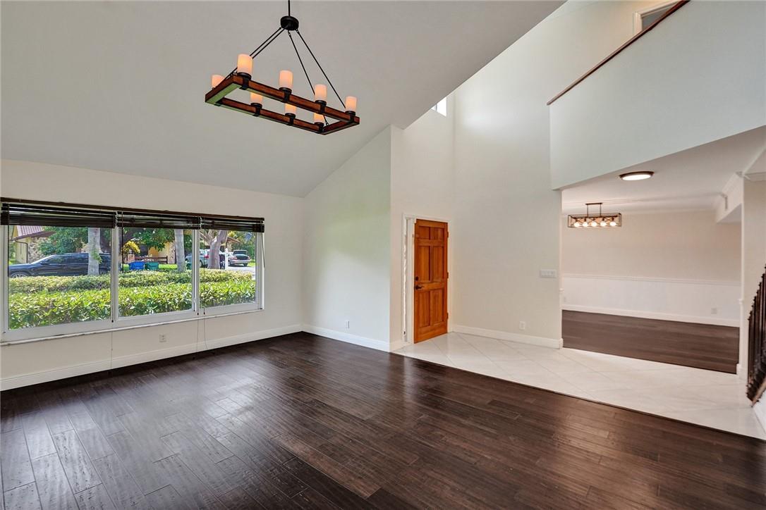 Oak Wood 80-39 B - Residential