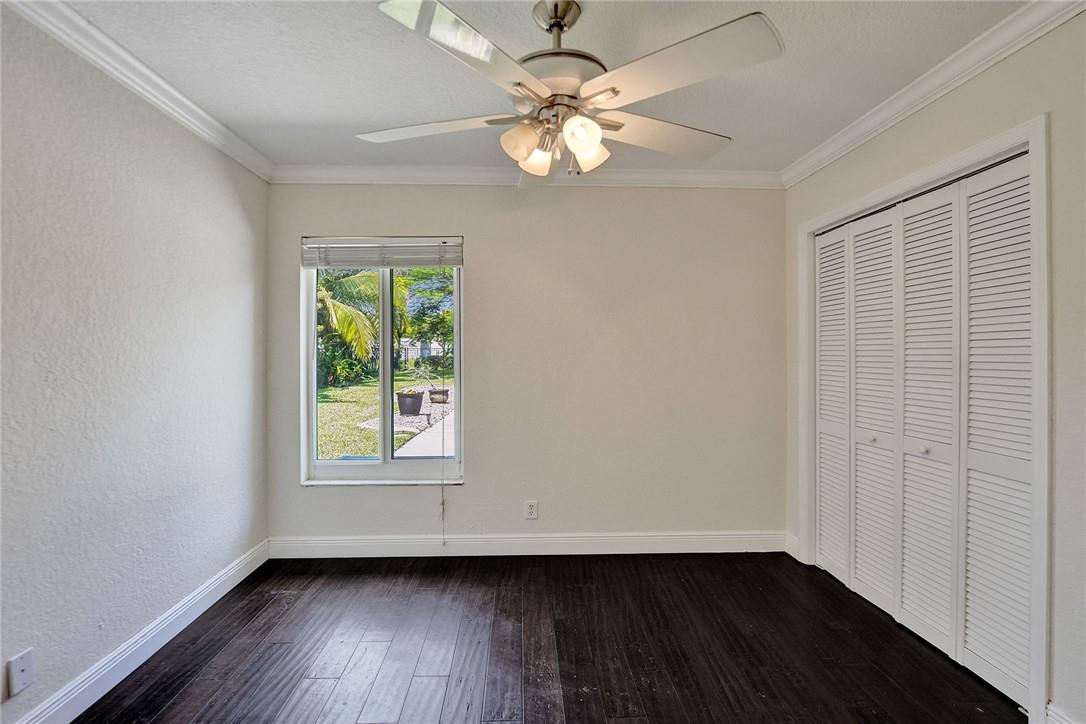 Oak Wood 80-39 B - Residential