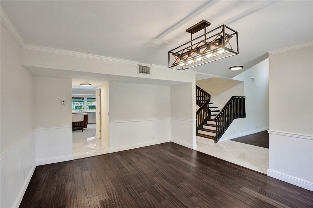 Oak Wood 80-39 B - Residential