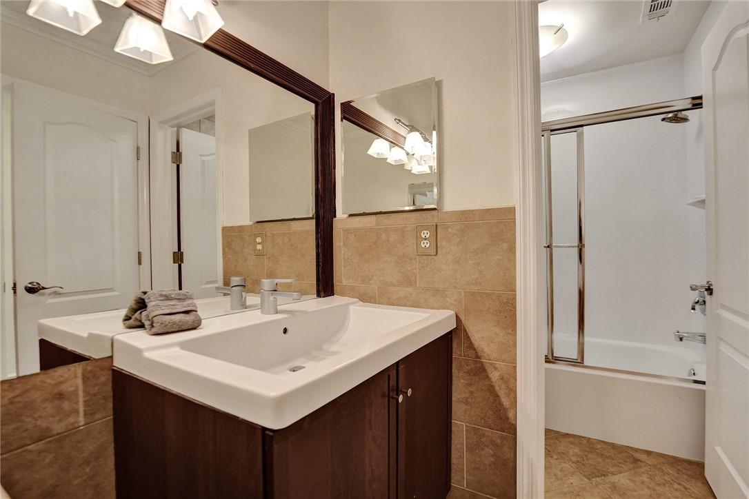 Oak Wood 80-39 B - Residential